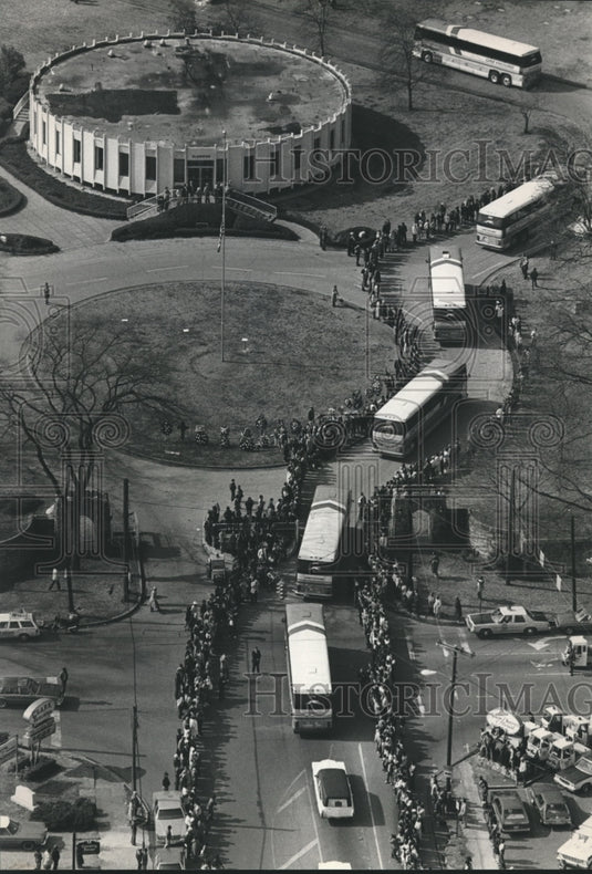 1983 Press Photo Alabama-Air view of Bryant's funeral entering cemetery gate. - Historic Images