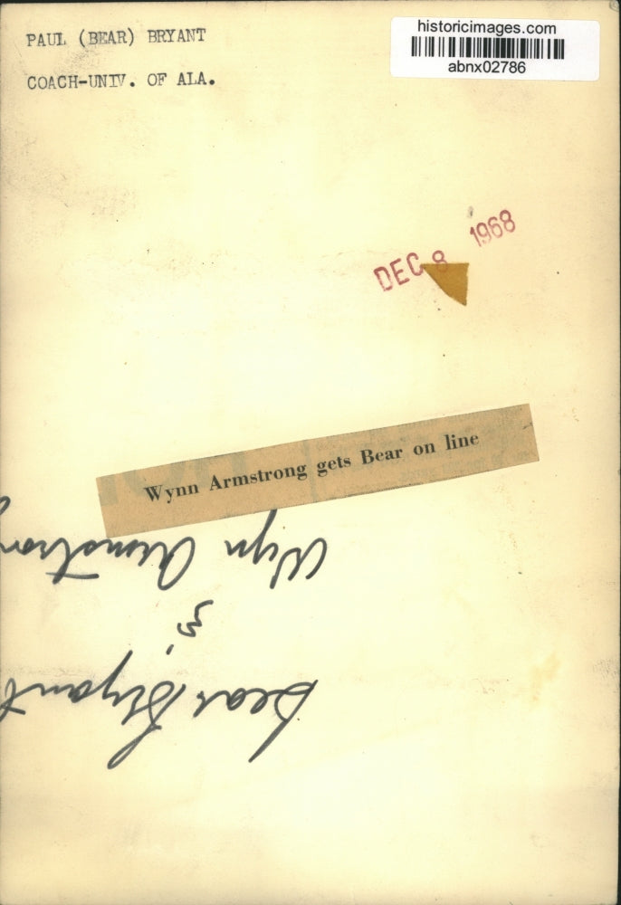 1968 Press Photo Alabama-Wynn Armstrong gets Coach Bear Bryant on line.