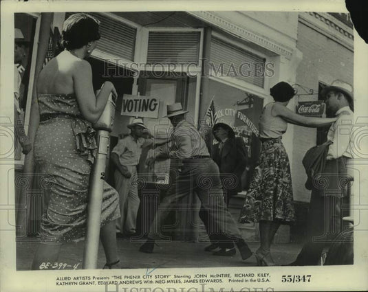 1956 Press Photo Commotion on Street in 