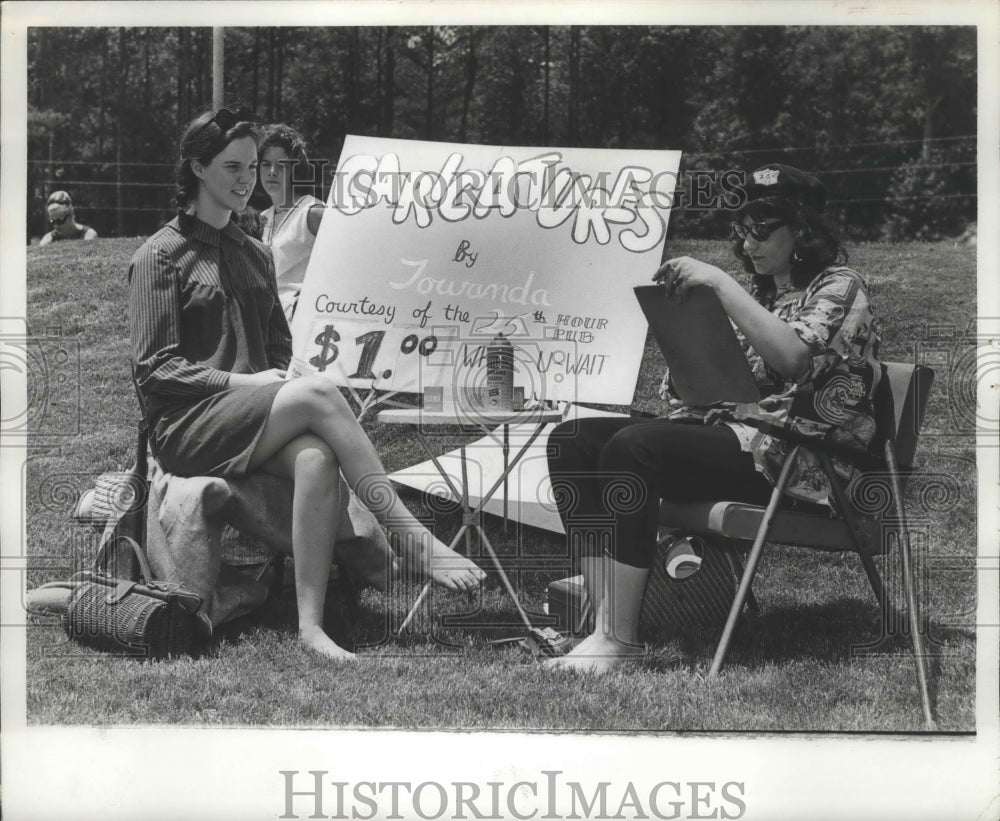 1966 Press Photo Vendor Draws Caricatures at Sidewalk Art Show in Birmingham, AL - Historic Images