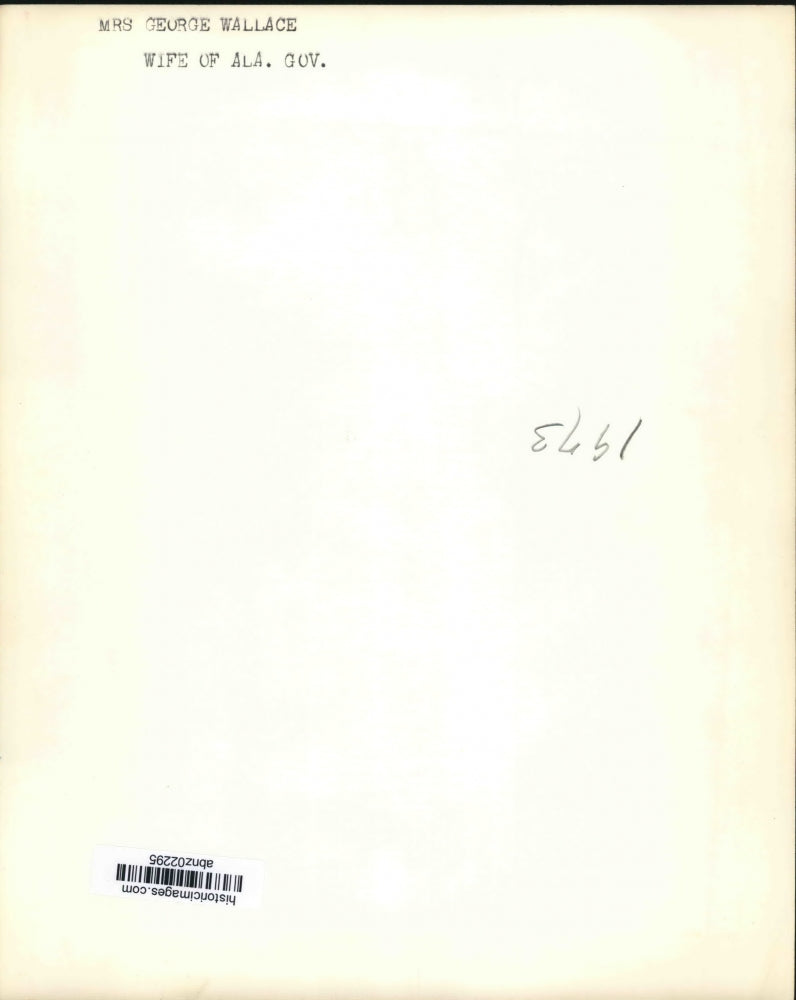 1973 Press Photo Alabama-Mrs. George Wallace, prepares for flight. - abnz02295