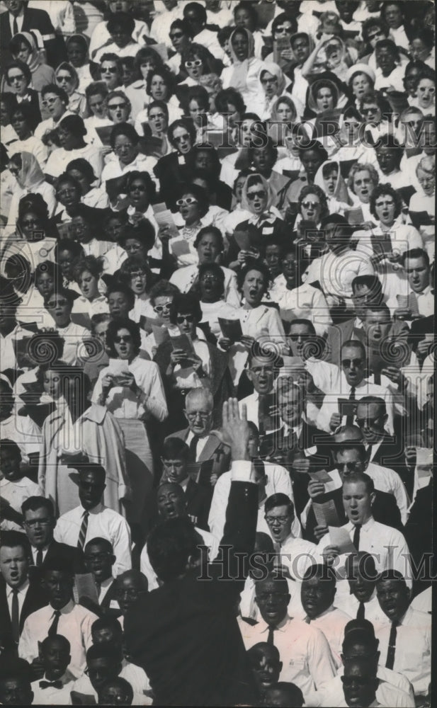 1964 Press Photo Followers at Billy Graham Crusade. - abnz02468 - Historic Images