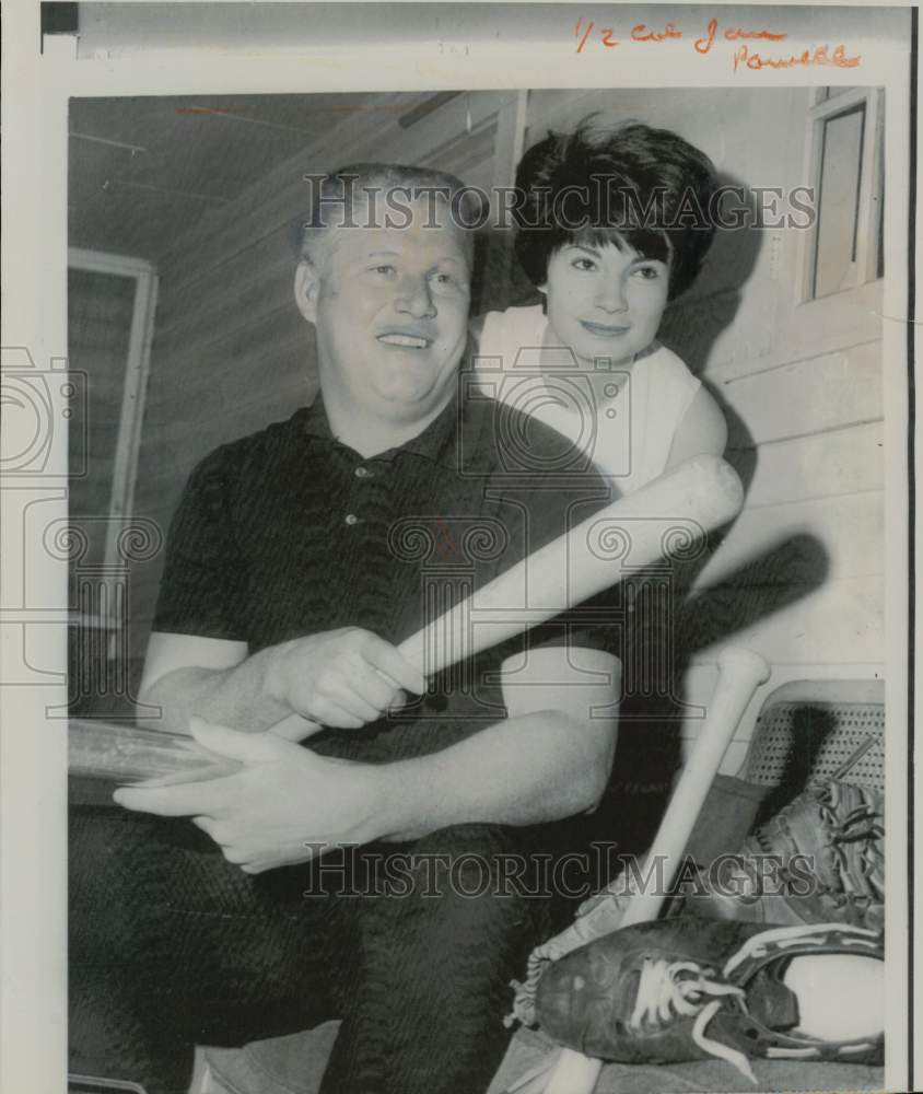 1967 Press Photo Baseball player Boog Powell with his wife Jan - afa00391- Historic Images