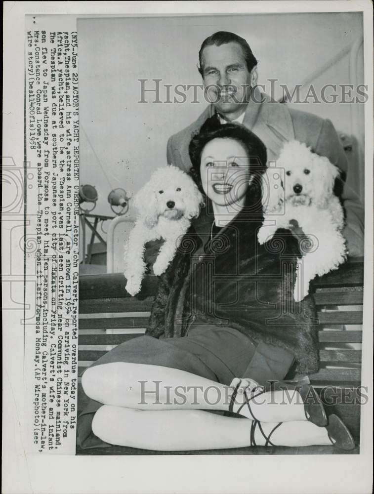 1954 Press Photo John Calvert &amp; Ann Cornell with dogs arrive in New York - Historic Images