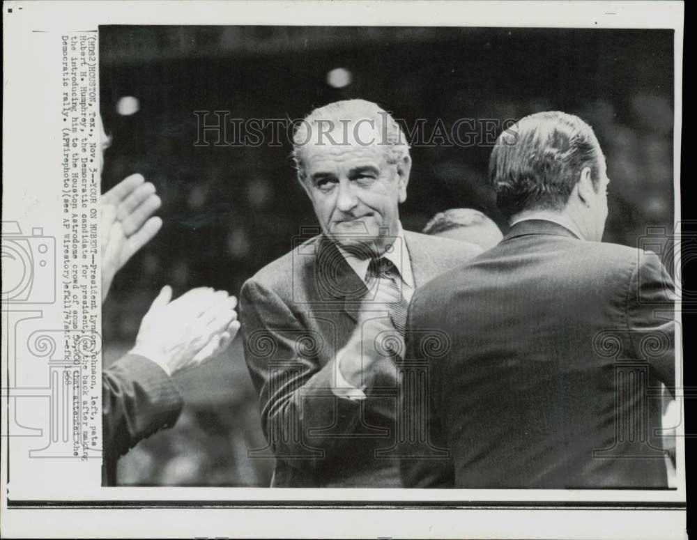 1968 Press Photo President Lyndon Johnson pats Hubert H. Humphrey in Houston, TX - Historic Images