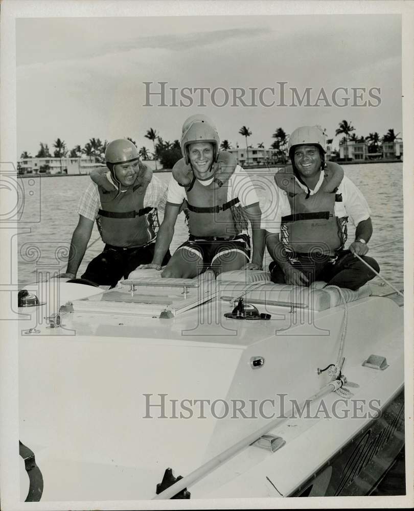 1967 Press Photo Allan Brown, Rich Barry and Dick Riddle take a boat ride- Historic Images