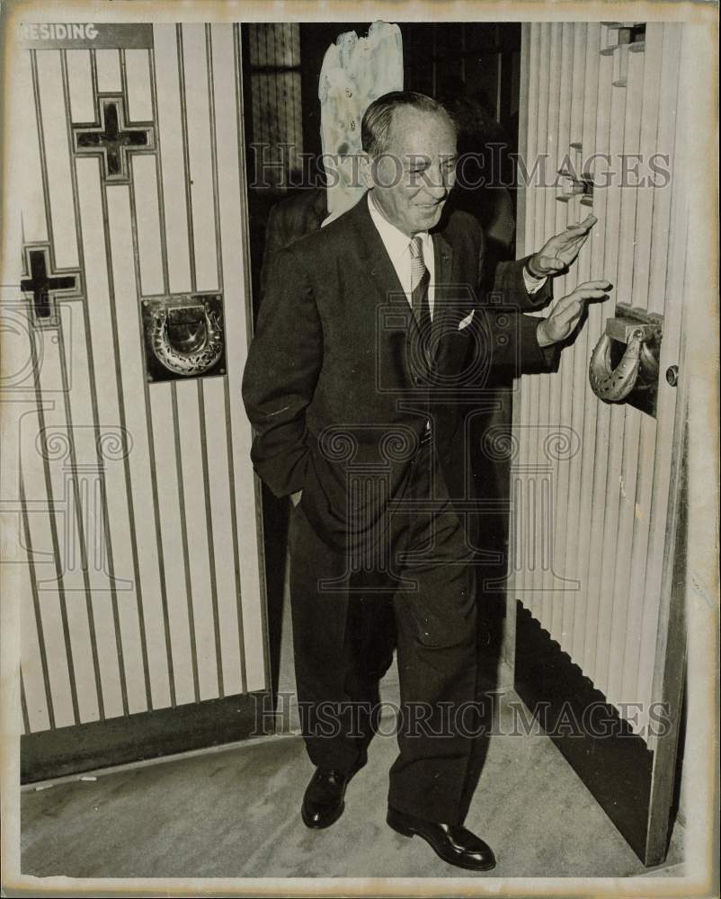 1969 Press Photo Max Diamond leaving the Courthouse - afa03346 - Historic Images