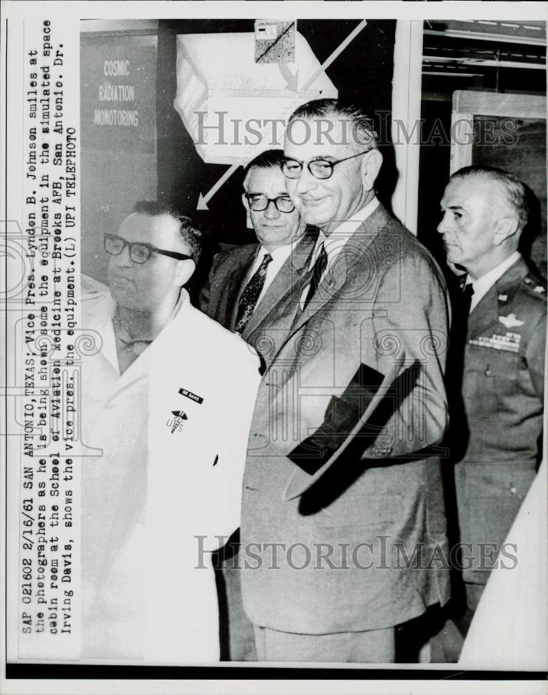 1961 Press Photo Vice President Lyndon B. Johnson at Brooks Air Force Base - Historic Images