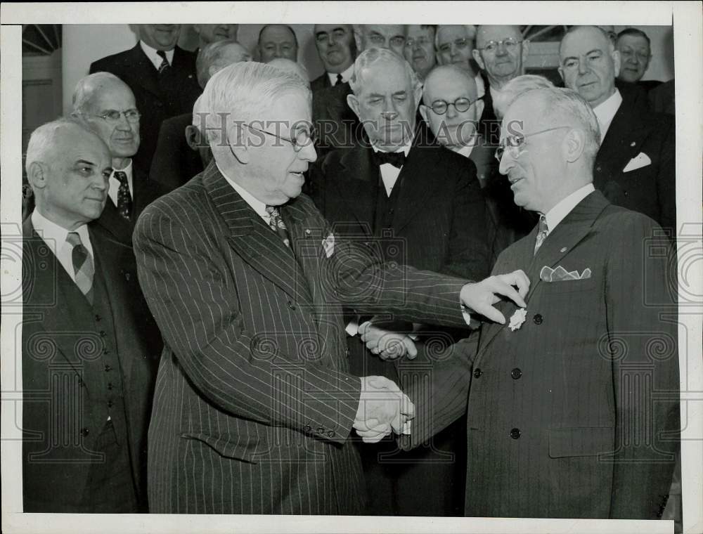 1945 Press Photo Melvin M. Johnson and President Truman in Washington, D.C. - Historic Images