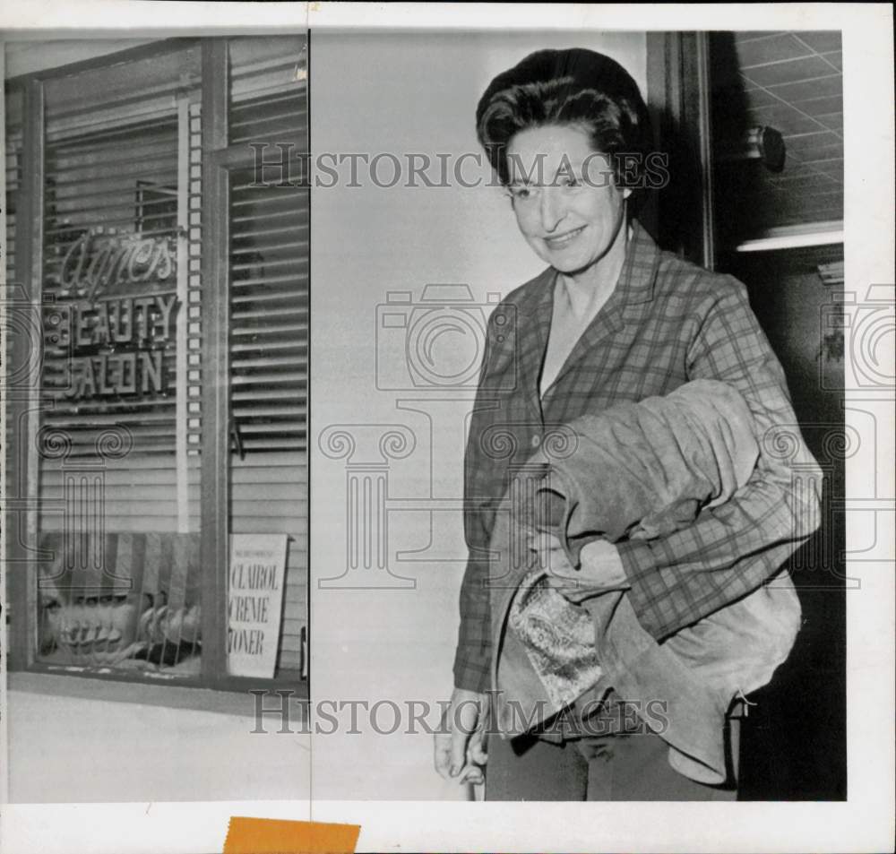 1964 Press Photo Mrs. Lyndon Johnson in Johnson City, Texas - afa10976 - Historic Images