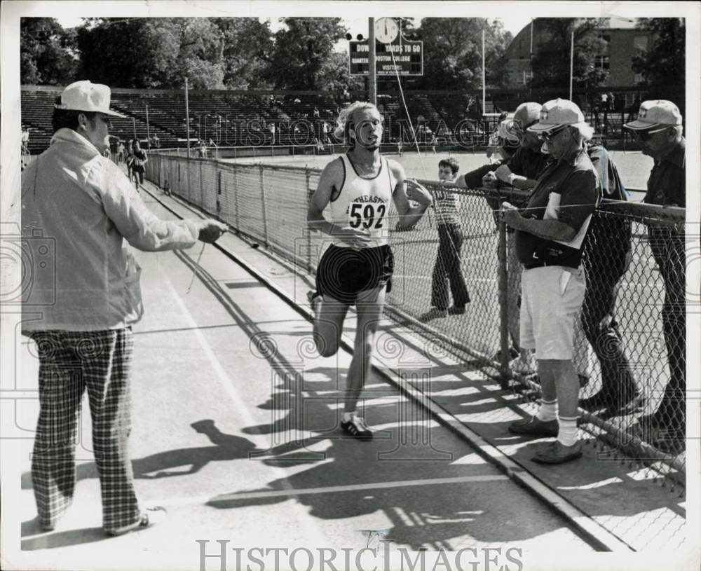 1976 Press Photo John Flora wins three mile run at Boston College - afa11883 - Historic Images