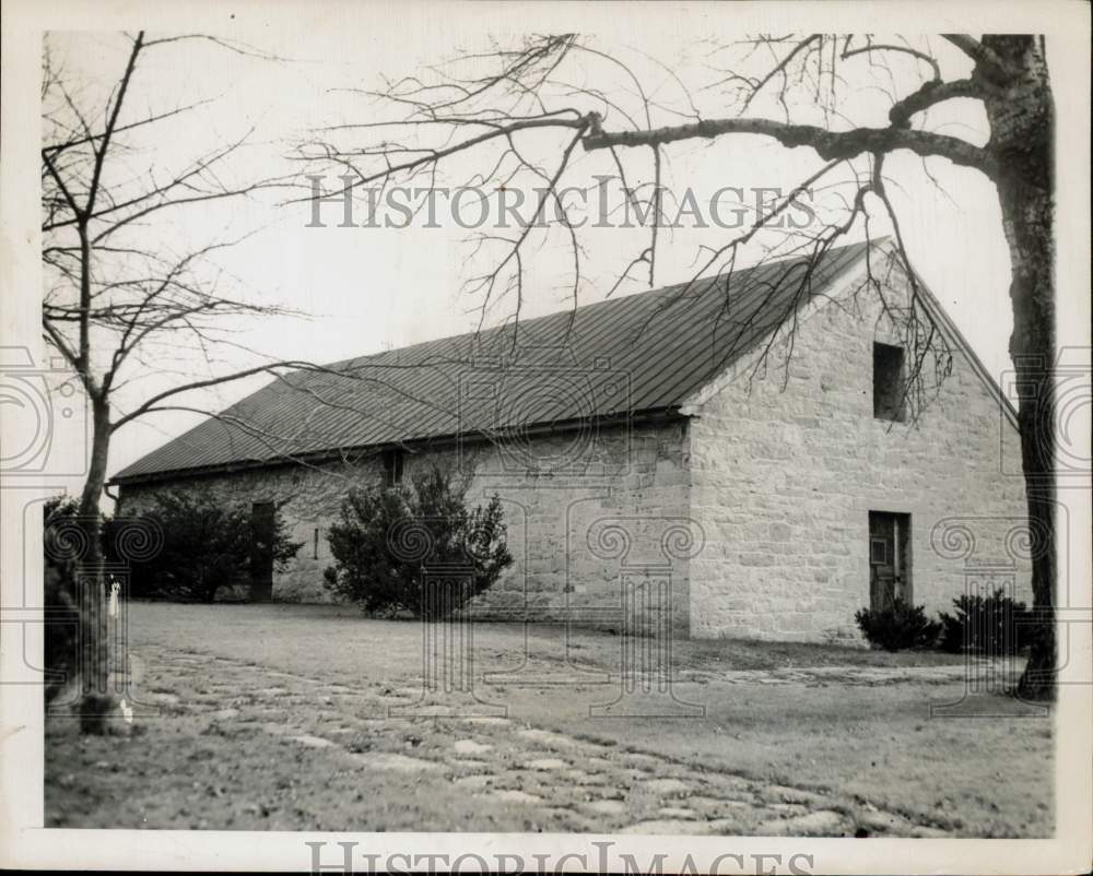 1945 Press Photo Old Hessian Guardhouse at Carlisle, Pennsylvania Barracks - Historic Images