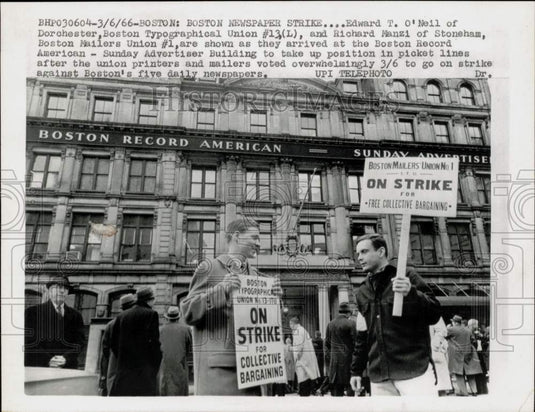 1966 Press Photo Striking Boston newspaper workers Edward O'Neil, Richard Manzi - Historic Images