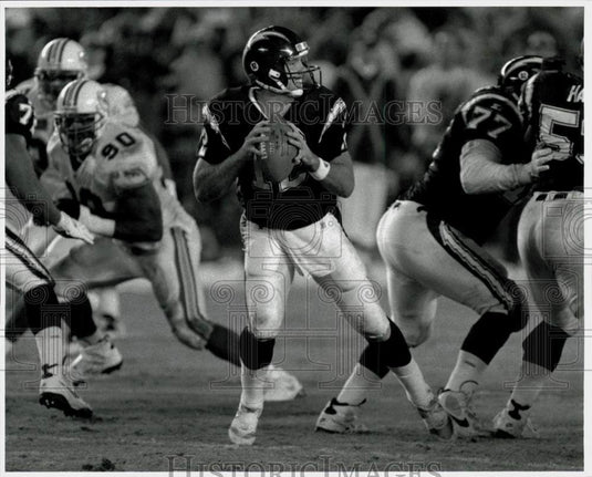 Press Photo San Diego Chargers football player Stan Humphries in action - Historic Images