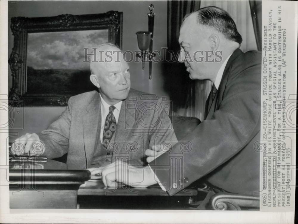 1955 Press Photo President Eisenhower with Harold Stassen in the White House - Historic Images