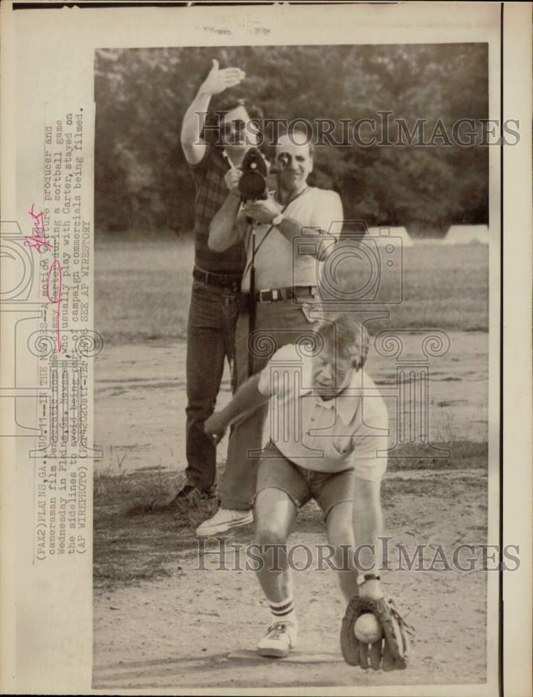 Press Photo Democratic Candidate Jimmy Carter filmed while playing softball. - Historic Images