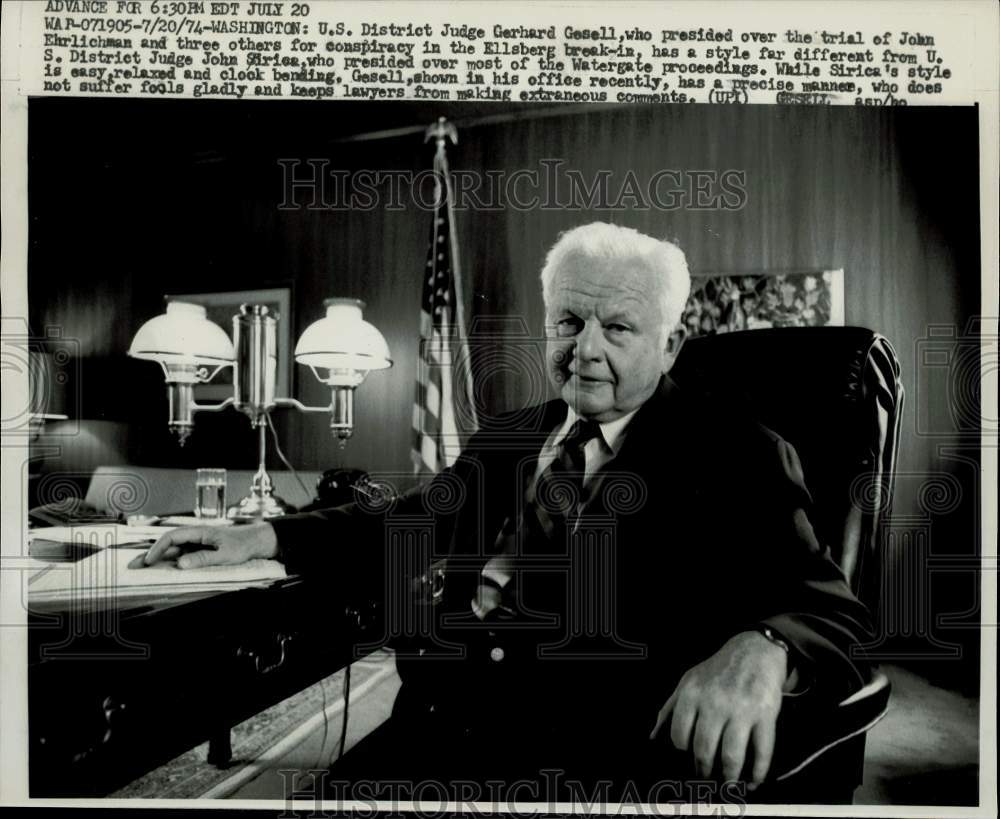 1974 Press Photo U.S. District Judge Gerhard Gesell in his office in Washington - Historic Images