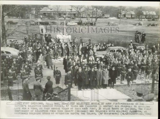 1940 Press Photo First Draft Selectees Welcomed at Fort Sheridan, Illinois - Historic Images