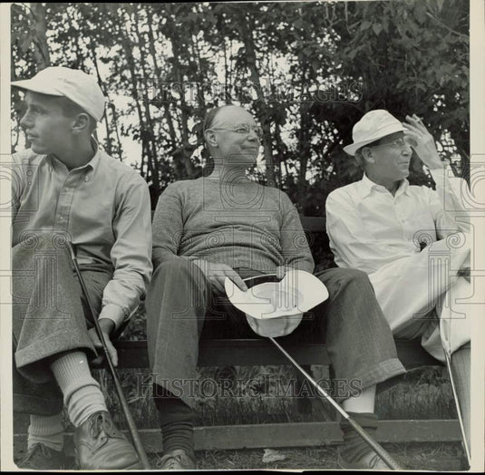 Press Photo U.S. Senator Robert A. Taft with two friends - afa18304 - Historic Images