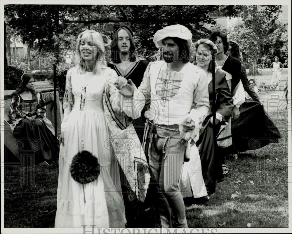 1988 Press Photo People court dancing at the Ann Arbor Medieval Festival - Historic Images