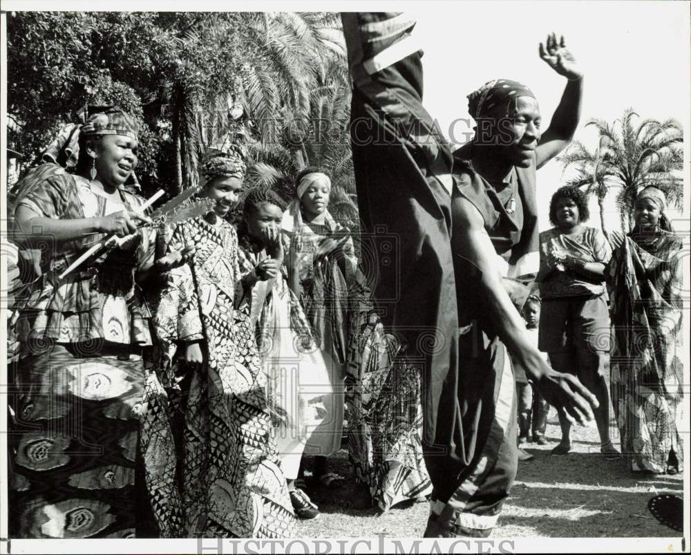 1993 Press Photo West African Ballet Troupe Performs at Cultural Carnival, FL - Historic Images