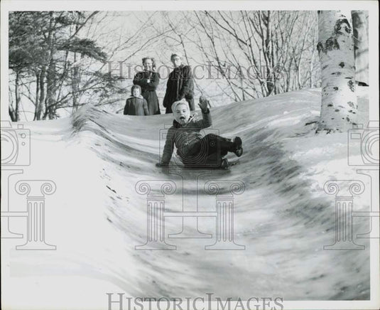 1959 Press Photo Linda Harper Slides Down Snowy Hill, Ishpening, Michigan - Historic Images