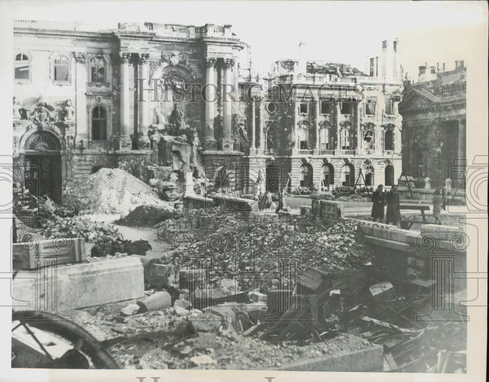 1936 Press Photo People walk among the bomb debris in Budapest, Hungary - Historic Images