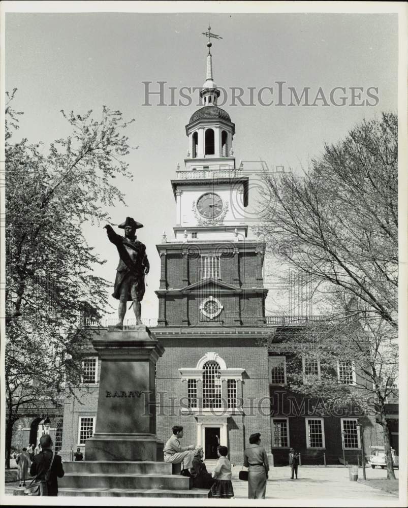 1959 Press Photo Independence Square with John Barry Statue, Philadelphia, PA - Historic Images