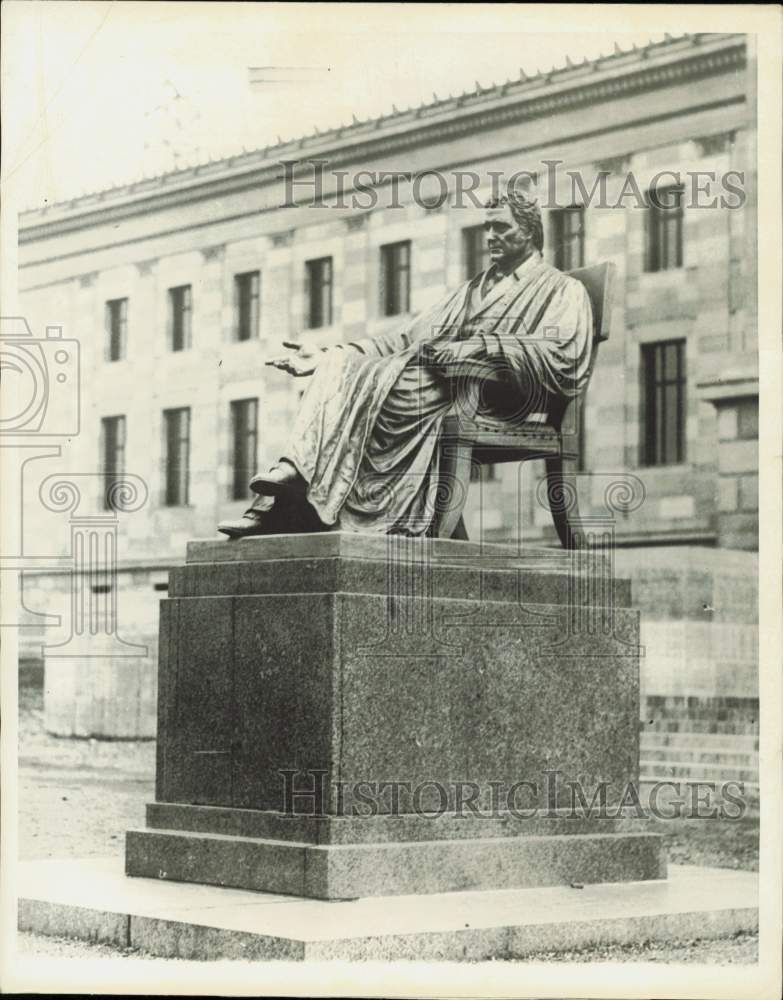 1930 Press Photo Statue of John Marshall at Art Museum in Philadelphia, PA - Historic Images