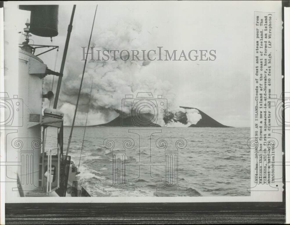 1964 Press Photo Iceland volcano spews dust and steam into the ocean - afa28454 - Historic Images