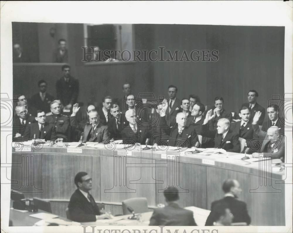 1946 Press Photo Members of the United Nations Security Council vote in New York - Historic Images