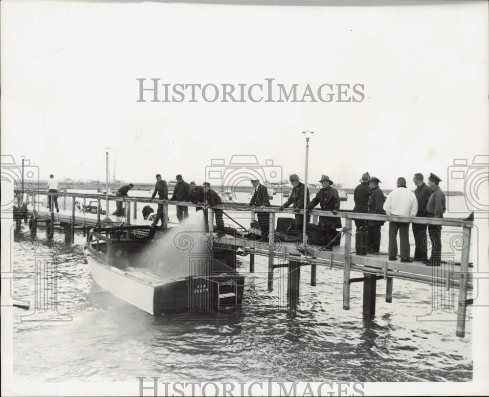 1962 Press Photo Marine fire department spray water on a fire on a cabin cruiser - Historic Images