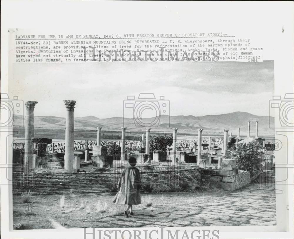 1964 Press Photo Woman walks in old Algerian ruins - afa31632 - Historic Images