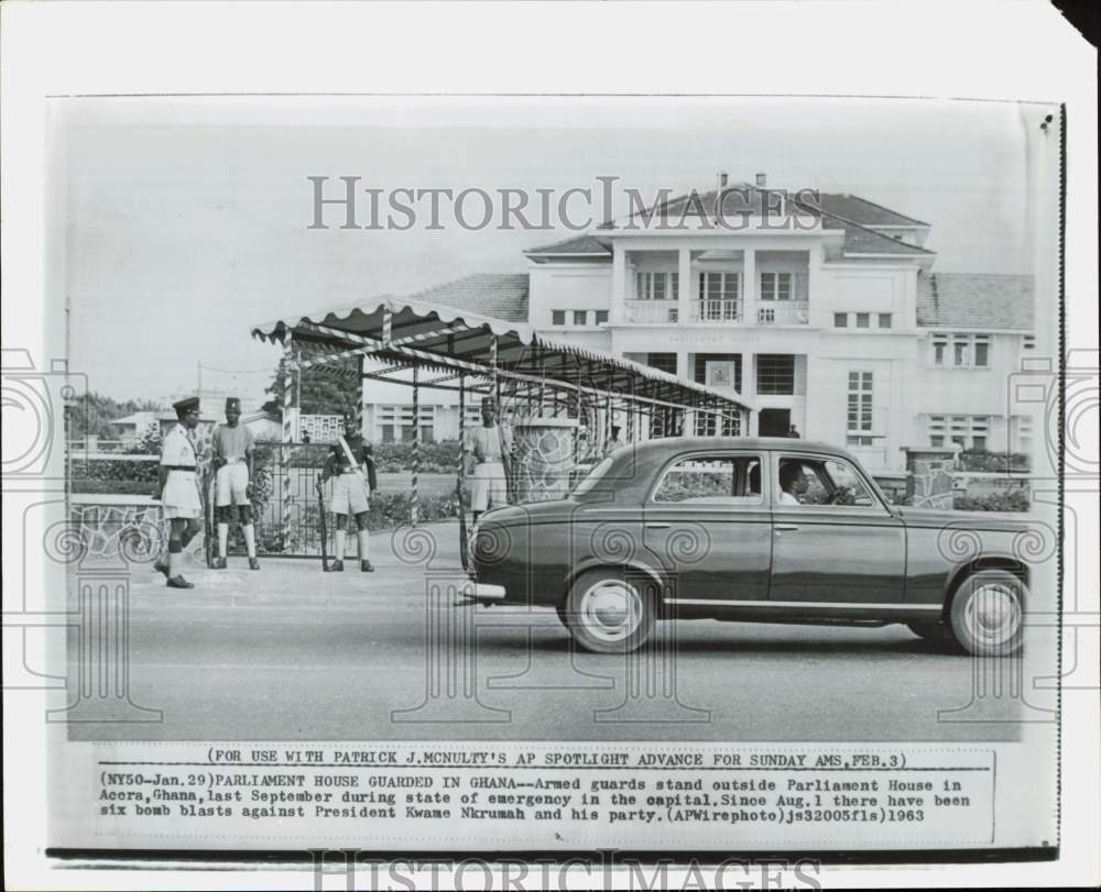 1963 Press Photo Armed guards stand outside Parliament House in Ghana - Historic Images