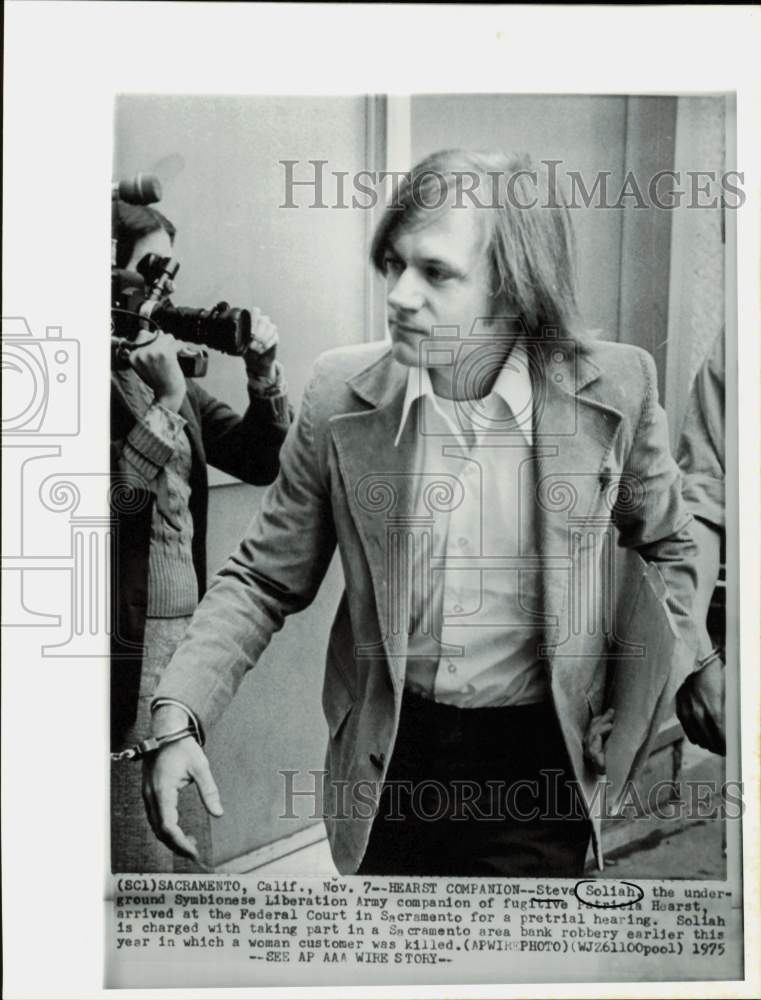 1975 Press Photo Steve Soliah arrives at Sacramento Federal Court for hearing - Historic Images