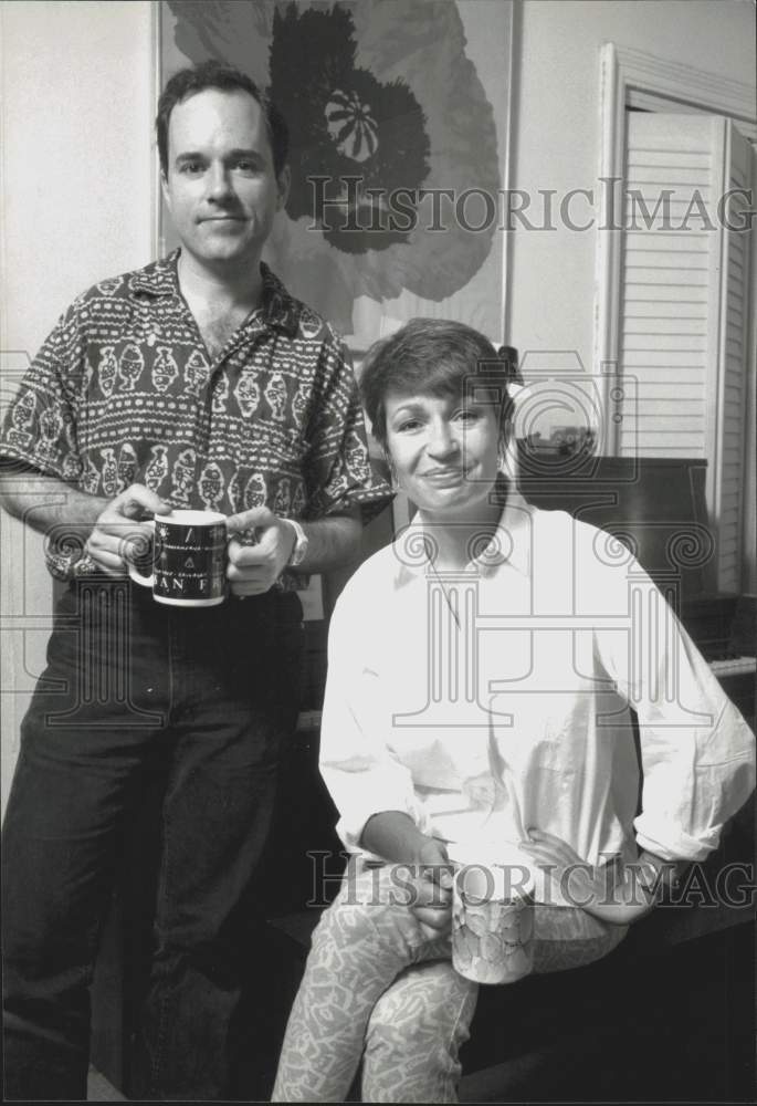 1990 Press Photo Stephen Flaherty and Lynn Ahrens in their Manhattan apartment- Historic Images