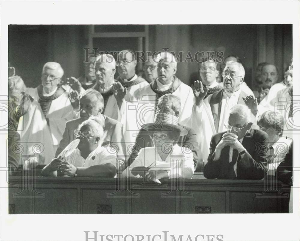 1988 Press Photo Erma Henderson attends funeral of Cardinal John F. Dearden. - Historic Images