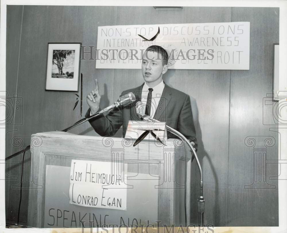 1962 Press Photo James &quot;Jim&quot; Heimbuch speaking at University of Detroit. - Historic Images