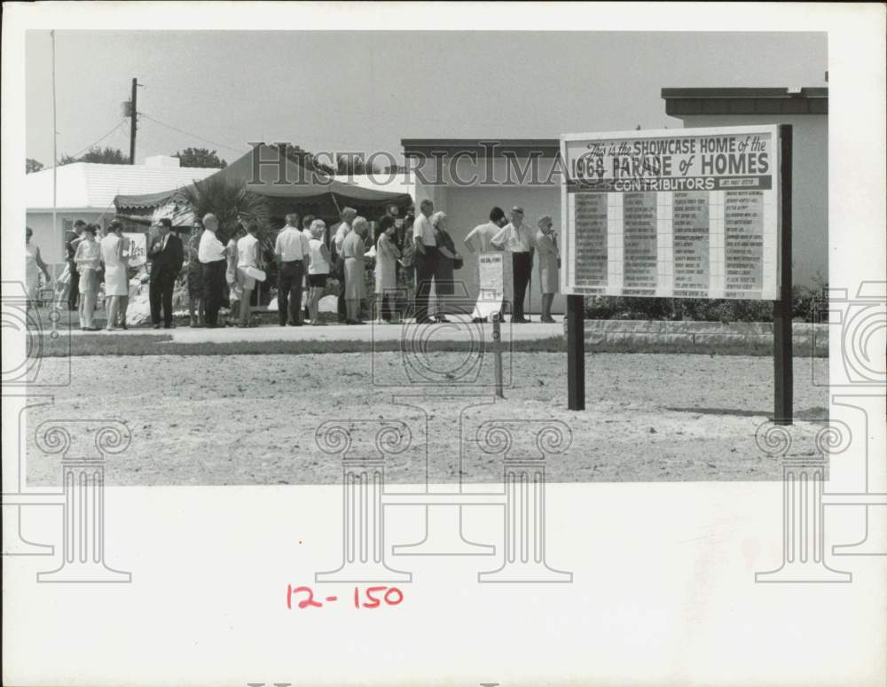 1968 Press Photo Parade of Homes visitors stand in line. - afa38544 - Historic Images