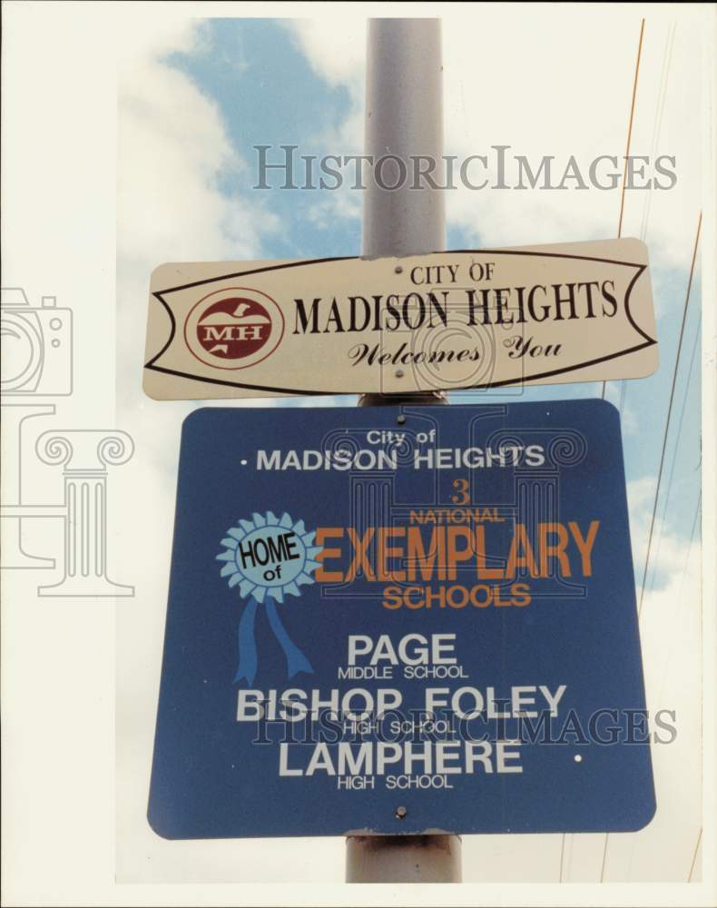 1990 Press Photo Sign in Madison Heights, Michigan for Exemplary Schools - Historic Images