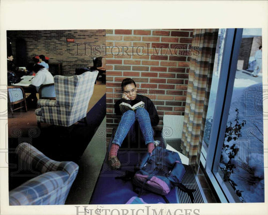 1995 Press Photo Students studying at Hillsdale College - afa39486 - Historic Images