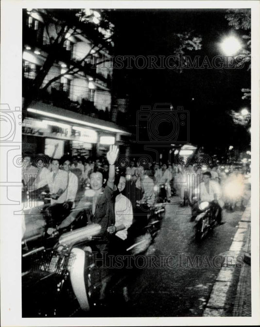 1990 Press Photo Traffic on Dong Khai Street, Ho Chi Minh City, Vietnam - Historic Images