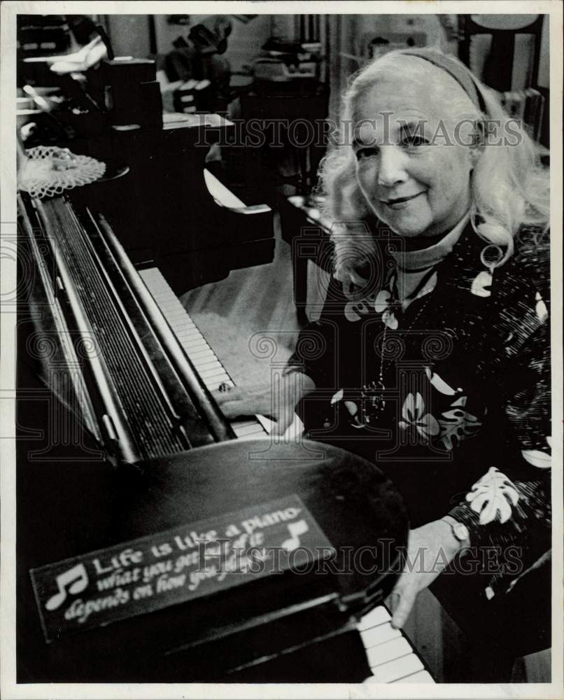 1979 Press Photo Pianist Johana Harris Teaches At Loretto Heights In Denver - Historic Images