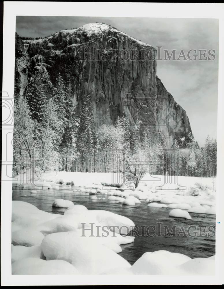 1990 Press Photo El Capitan rises above Yosemite Park&#39;s Merced River. - Historic Images