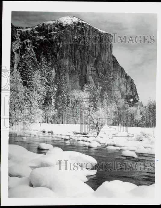 1990 Press Photo El Capitan rises above Yosemite Park's Merced River. - Historic Images