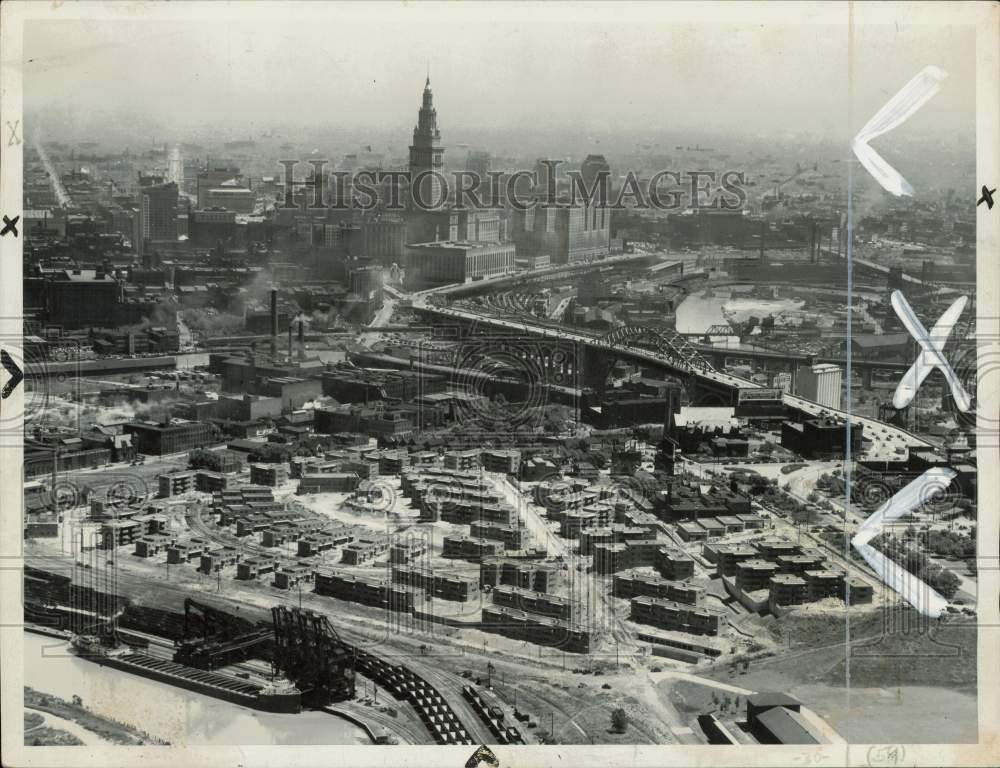 Press Photo Cleveland&#39;s Lakeview Terrace, a PWA slum-clearance project. - Historic Images