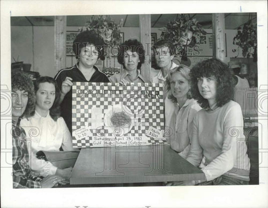 1982 Press Photo Richey PTA group plans school dinner at Michael's Italian Foods - Historic Images