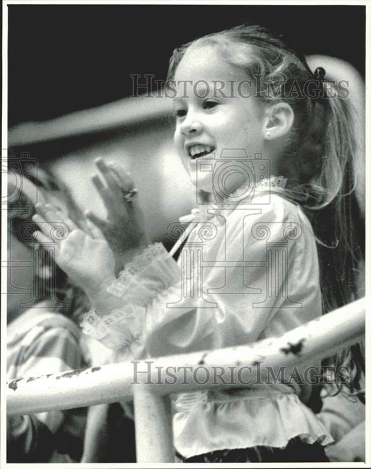 1983 Press Photo Holly Greene Watches Ringling Brothers Circus Performance - Historic Images