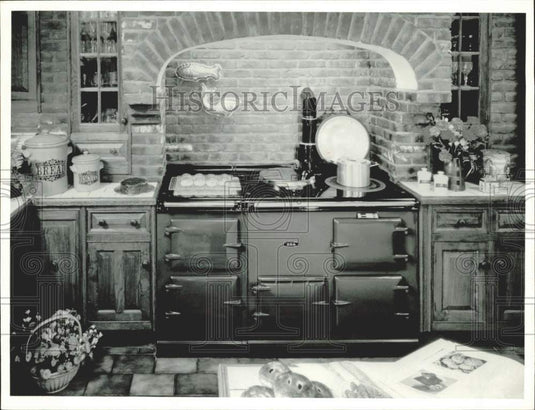 1990 Press Photo Kitchen with Old-Fashioned Stove - afa50058- Historic Images