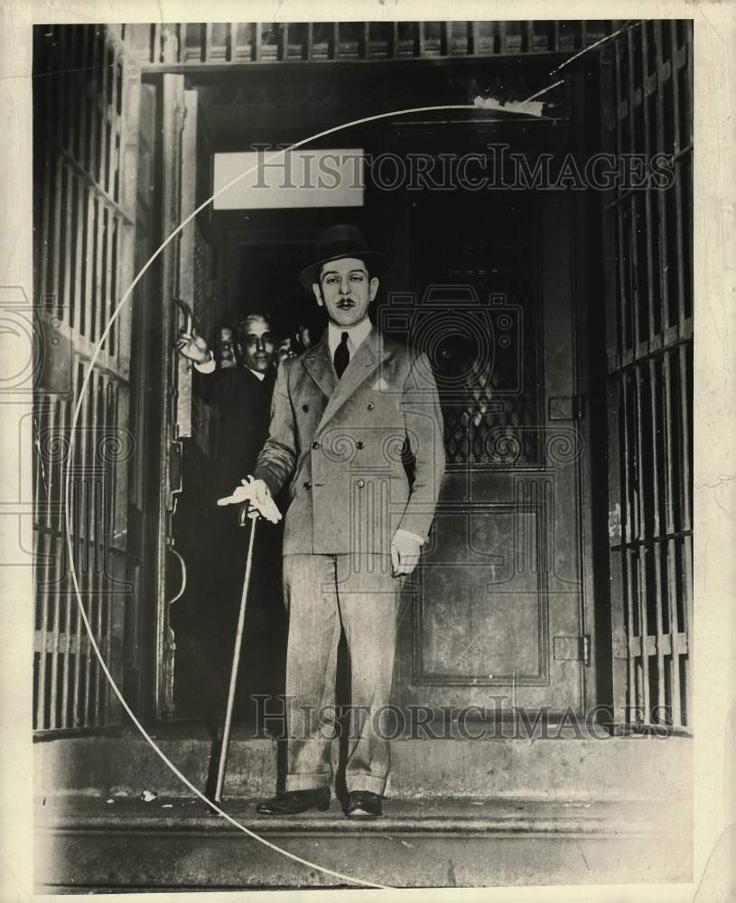 1939 Press Photo Harry Gerguson leaves jail in New York - afx01809 - Historic Images